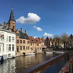 B&B Royal Swans
